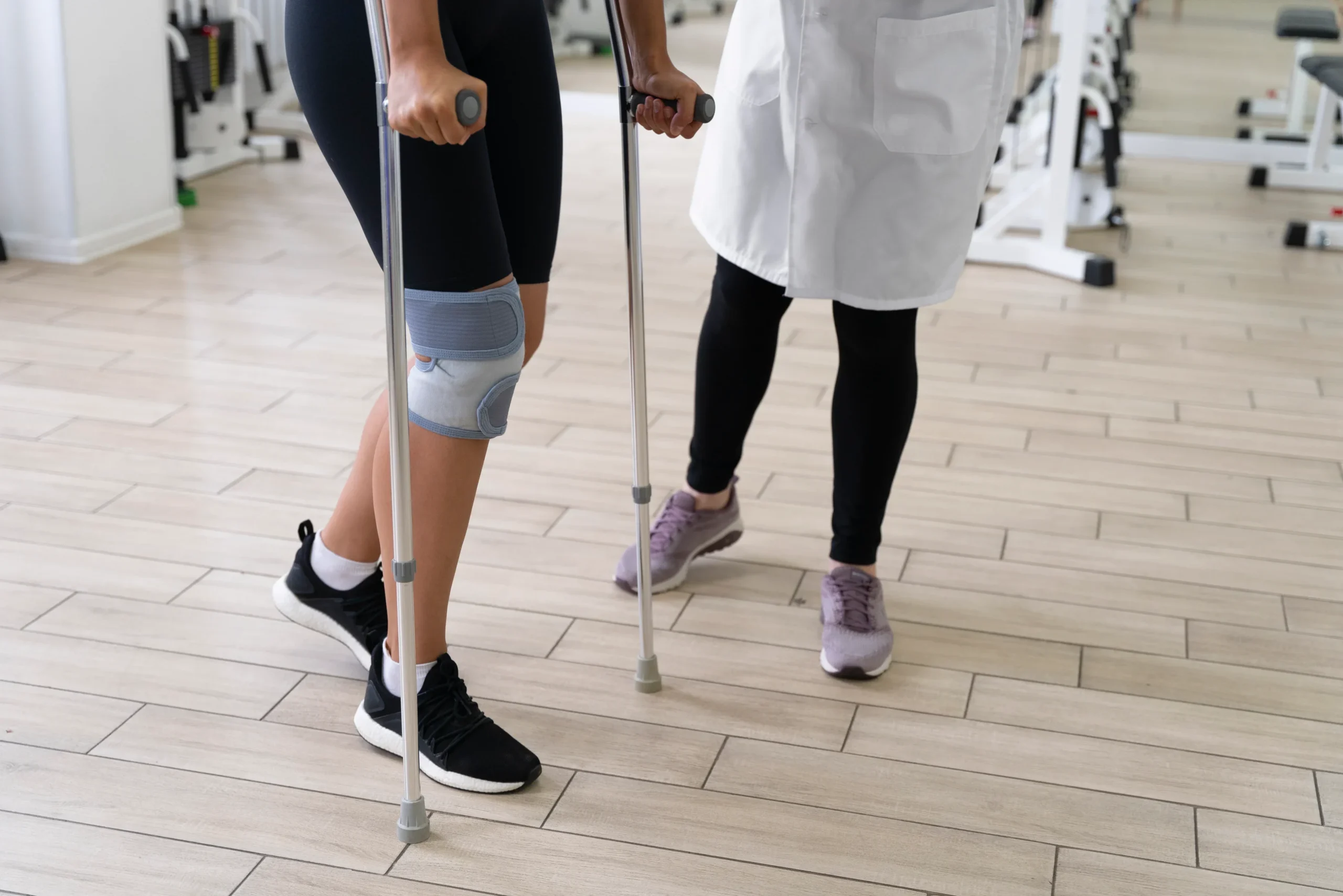 medical-assistant-helping-patient-with-physiotherapy-exercises