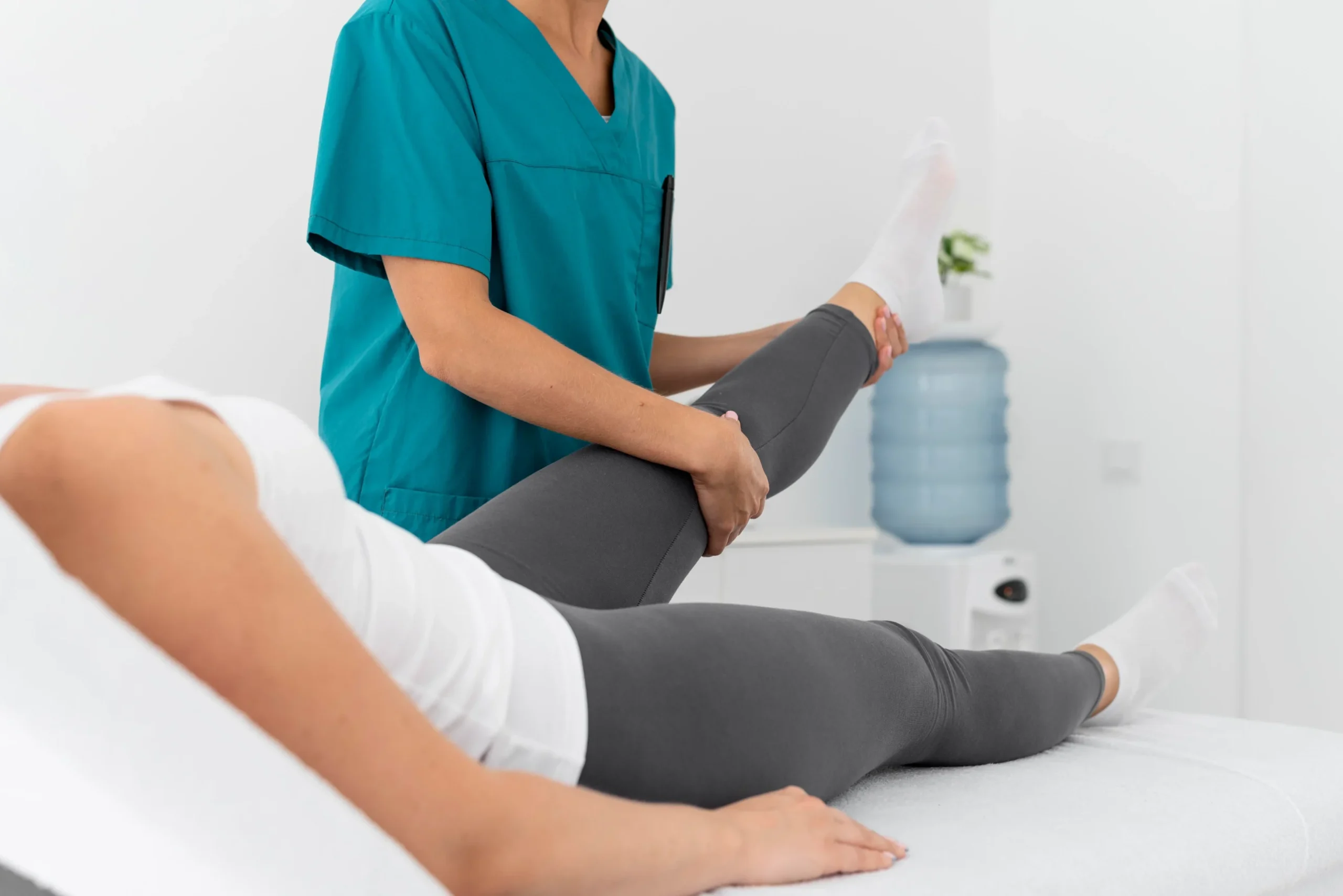 woman-having-physiotherapy-session-clinic (1)